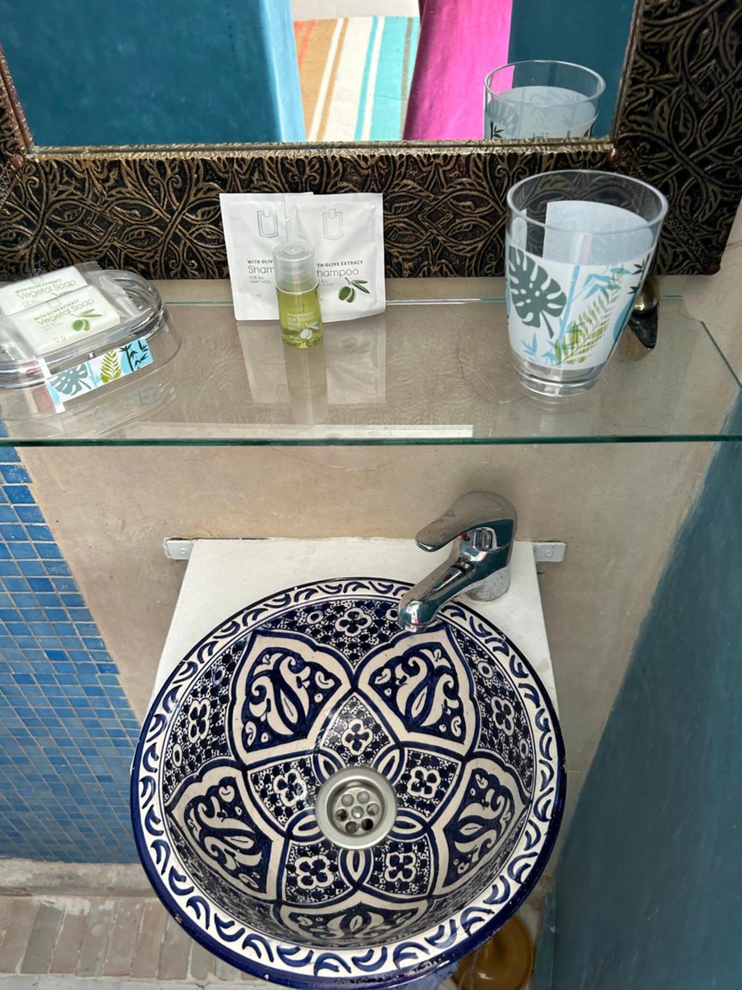 Riad Amazing Amazigh Avec Jacuzzi Petit Dejeuner Compris Avec Aussi Chambres Familiales Pres De La Place Jemaa El Fna Marrakesch Exterior foto