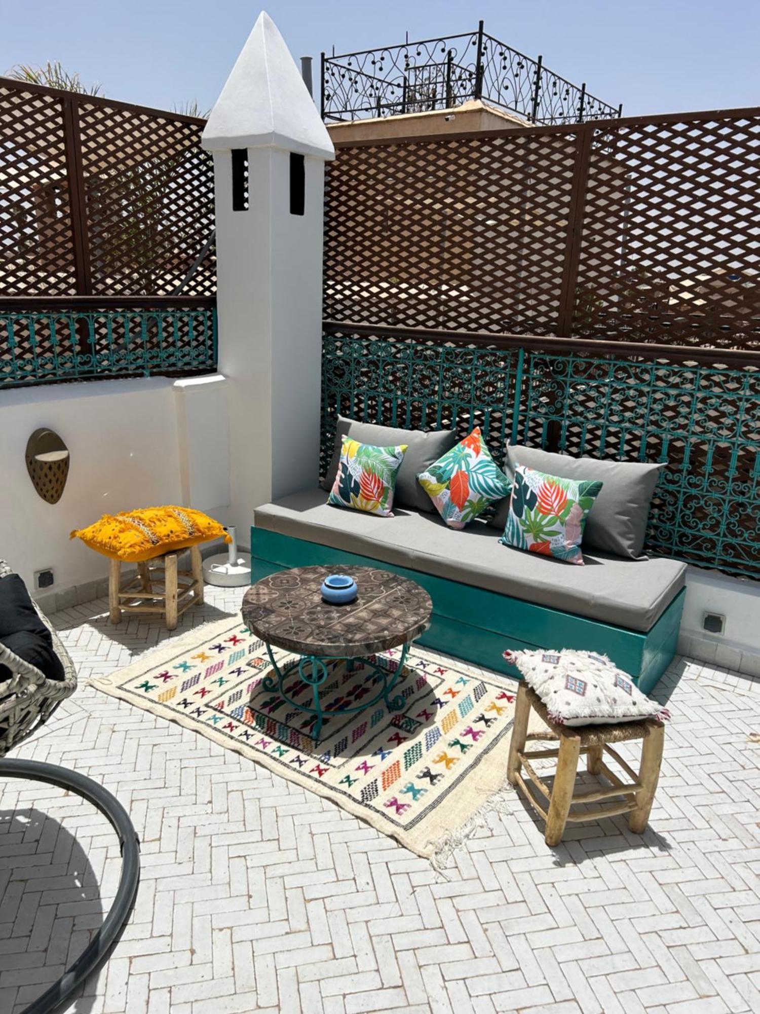 Riad Amazing Amazigh Avec Jacuzzi Petit Dejeuner Compris Avec Aussi Chambres Familiales Pres De La Place Jemaa El Fna Marrakesch Exterior foto