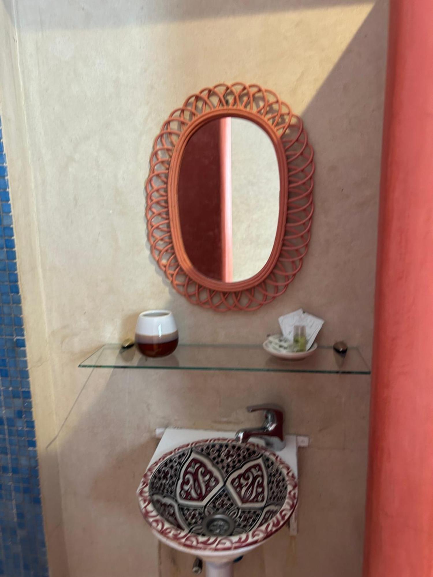 Riad Amazing Amazigh Avec Jacuzzi Petit Dejeuner Compris Avec Aussi Chambres Familiales Pres De La Place Jemaa El Fna Marrakesch Exterior foto