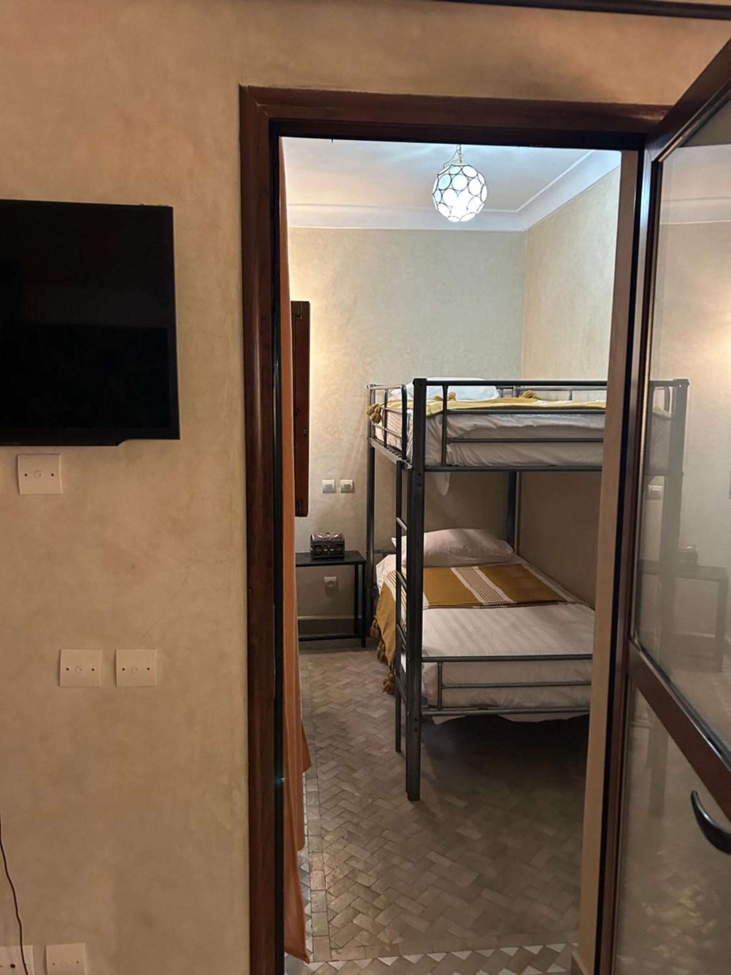 Riad Amazing Amazigh Avec Jacuzzi Petit Dejeuner Compris Avec Aussi Chambres Familiales Pres De La Place Jemaa El Fna Marrakesch Exterior foto