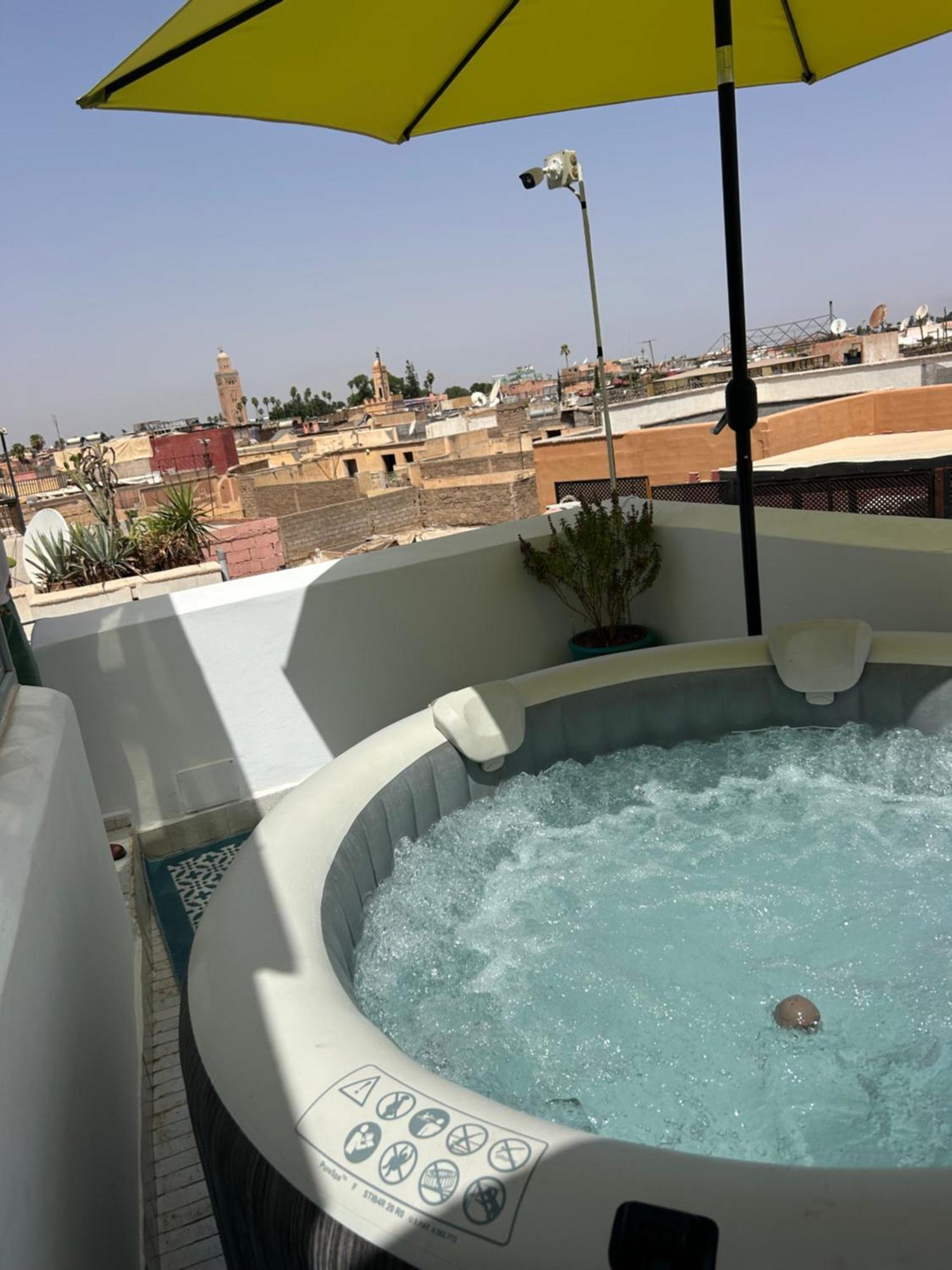 Riad Amazing Amazigh Avec Jacuzzi Petit Dejeuner Compris Avec Aussi Chambres Familiales Pres De La Place Jemaa El Fna Marrakesch Exterior foto