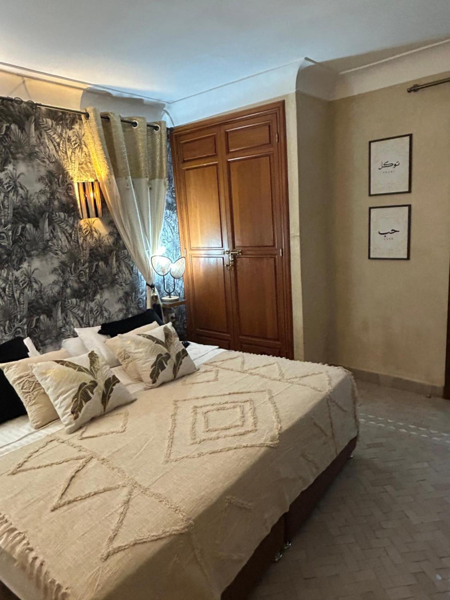 Riad Amazing Amazigh Avec Jacuzzi Petit Dejeuner Compris Avec Aussi Chambres Familiales Pres De La Place Jemaa El Fna Marrakesch Exterior foto