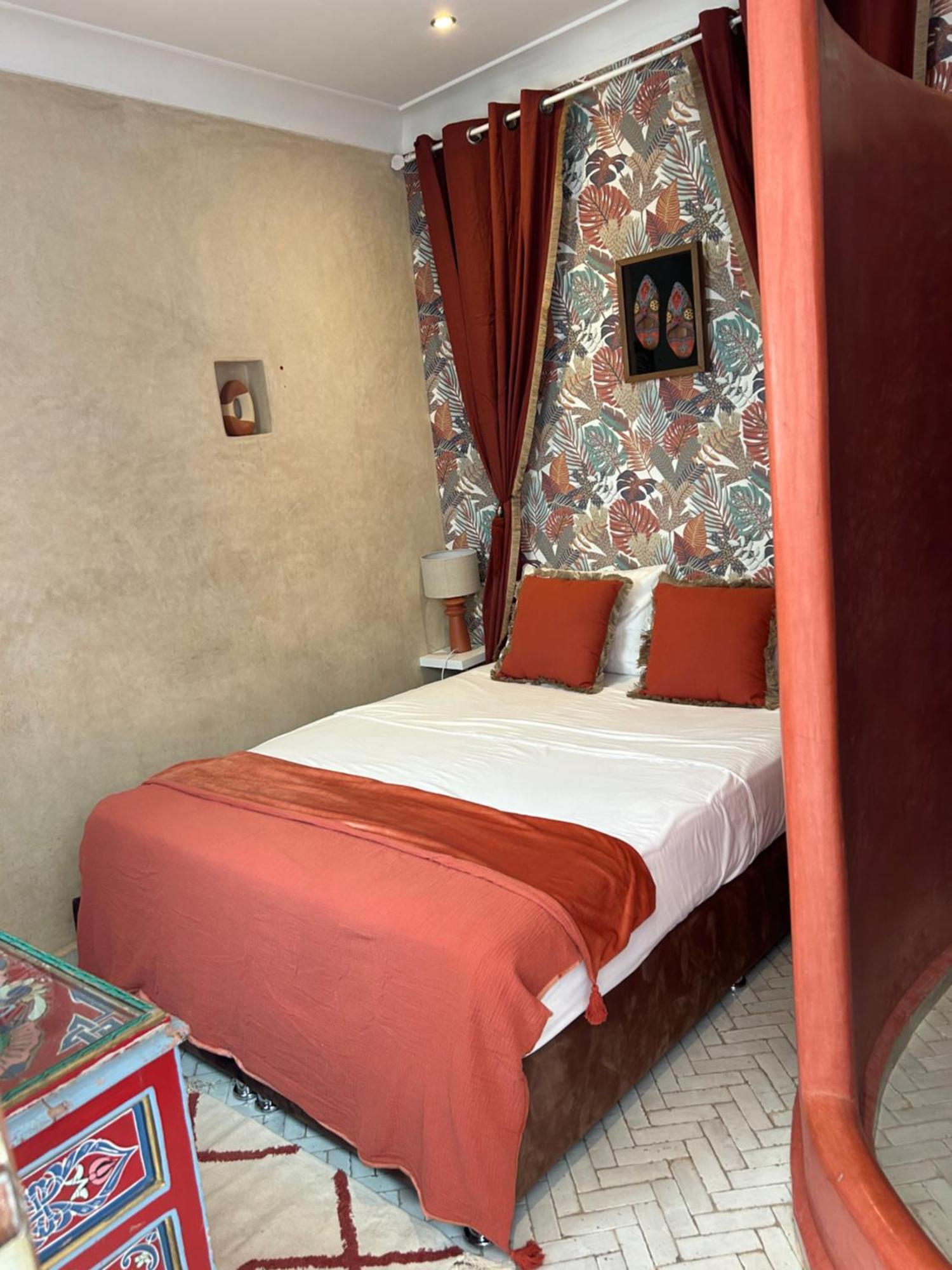 Riad Amazing Amazigh Avec Jacuzzi Petit Dejeuner Compris Avec Aussi Chambres Familiales Pres De La Place Jemaa El Fna Marrakesch Exterior foto