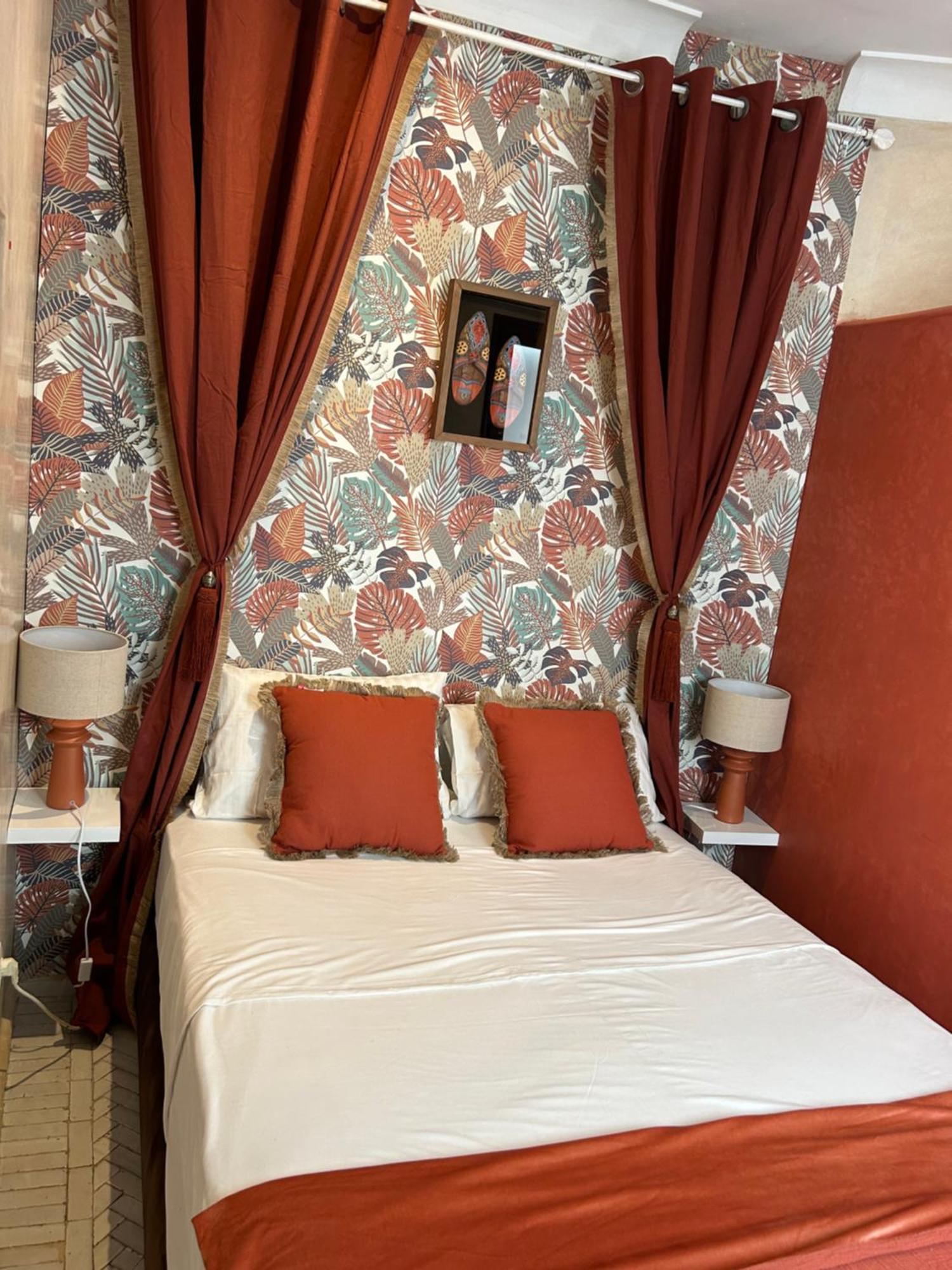 Riad Amazing Amazigh Avec Jacuzzi Petit Dejeuner Compris Avec Aussi Chambres Familiales Pres De La Place Jemaa El Fna Marrakesch Exterior foto