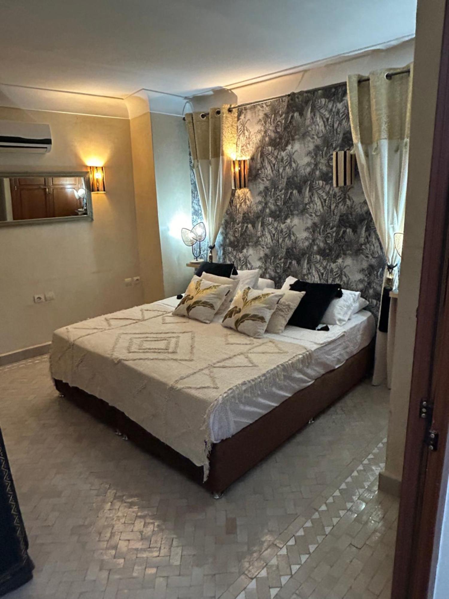 Riad Amazing Amazigh Avec Jacuzzi Petit Dejeuner Compris Avec Aussi Chambres Familiales Pres De La Place Jemaa El Fna Marrakesch Exterior foto