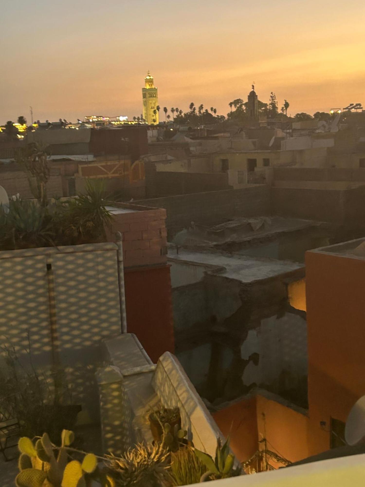 Riad Amazing Amazigh Avec Jacuzzi Petit Dejeuner Compris Avec Aussi Chambres Familiales Pres De La Place Jemaa El Fna Marrakesch Exterior foto