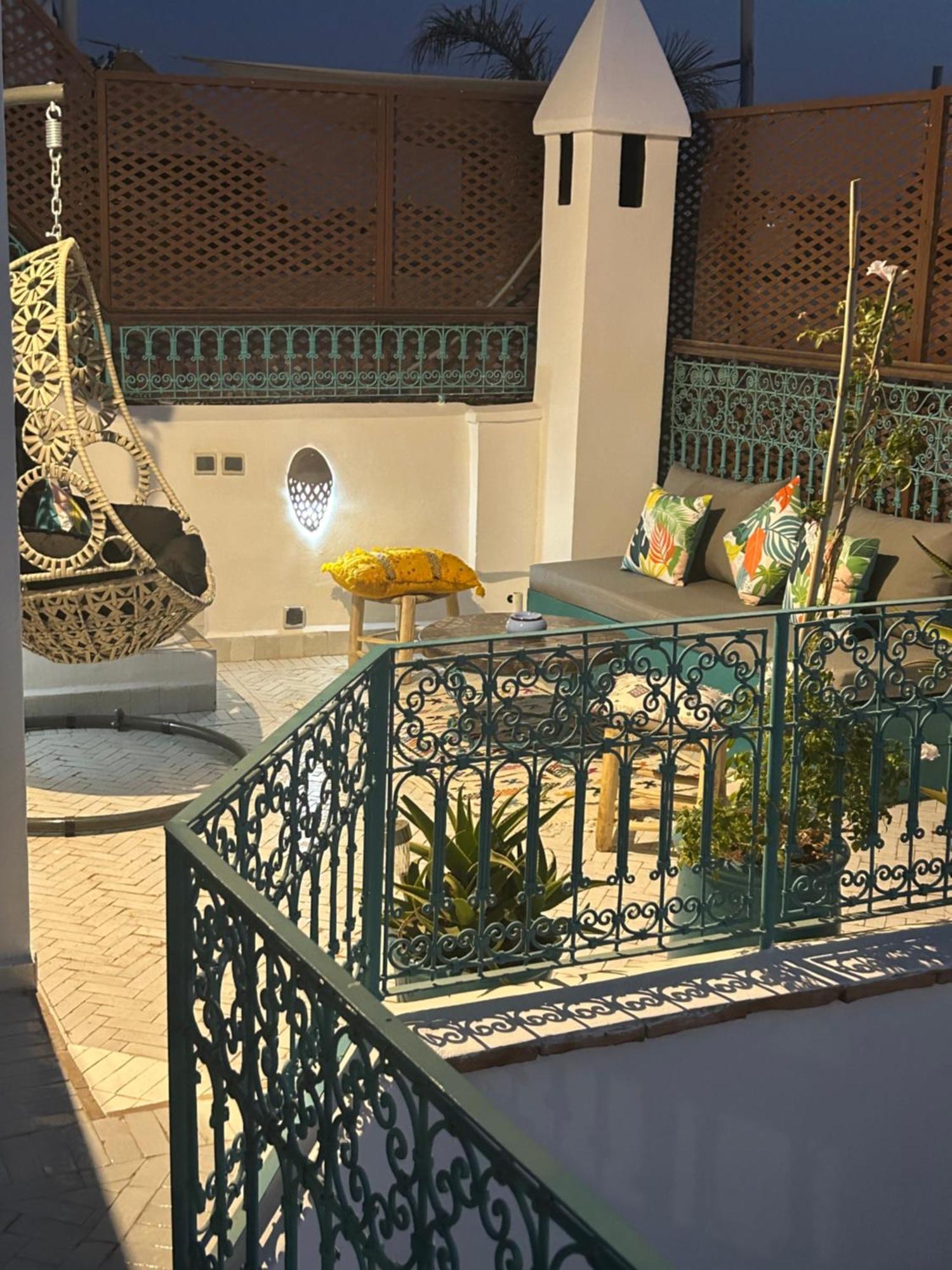 Riad Amazing Amazigh Avec Jacuzzi Petit Dejeuner Compris Avec Aussi Chambres Familiales Pres De La Place Jemaa El Fna Marrakesch Exterior foto