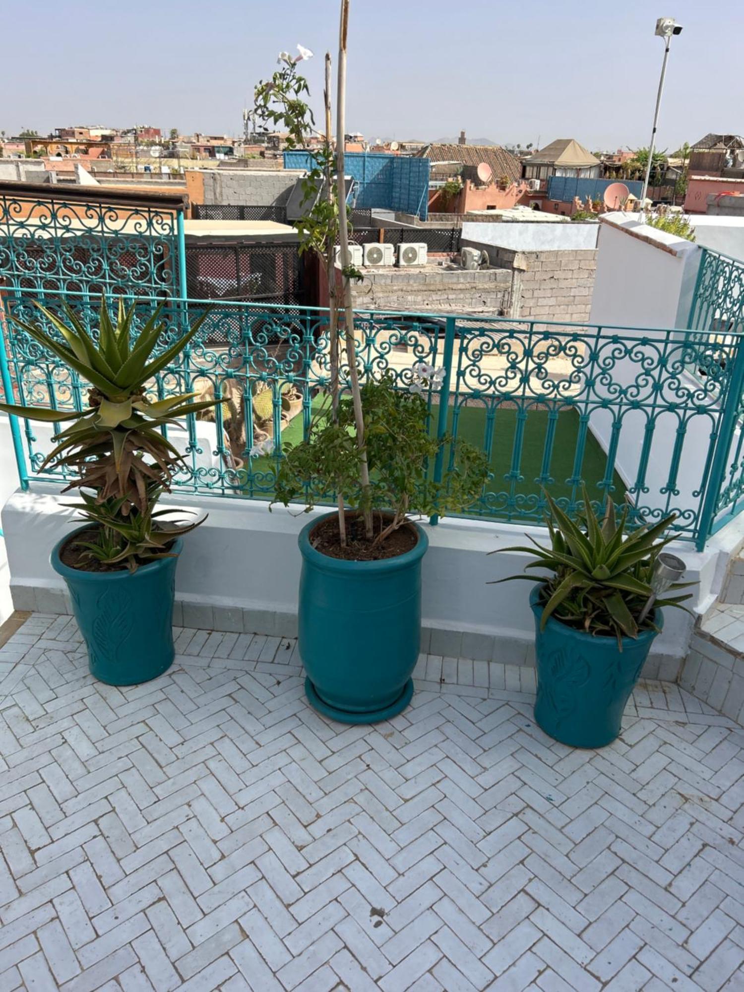 Riad Amazing Amazigh Avec Jacuzzi Petit Dejeuner Compris Avec Aussi Chambres Familiales Pres De La Place Jemaa El Fna Marrakesch Exterior foto