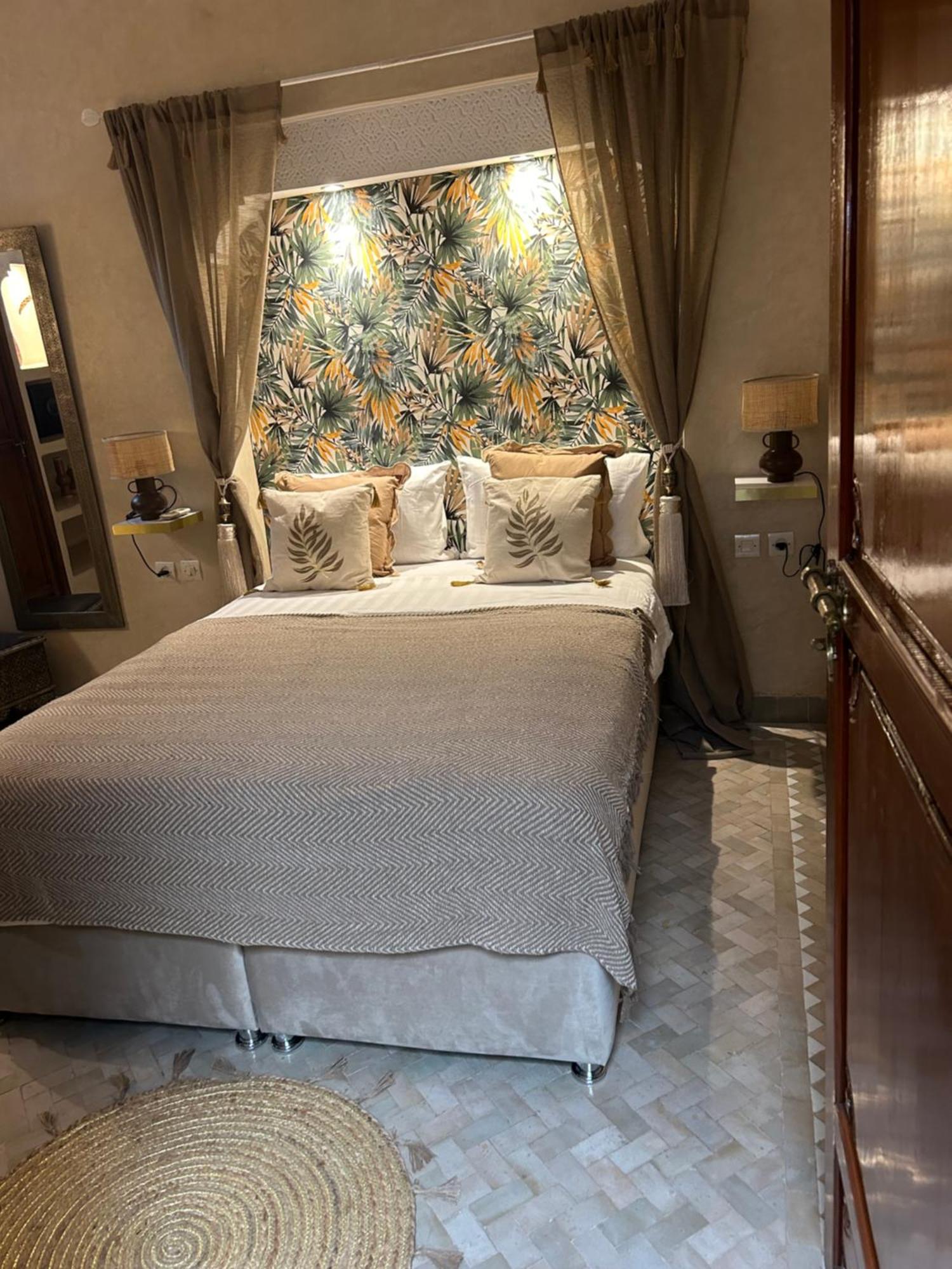 Riad Amazing Amazigh Avec Jacuzzi Petit Dejeuner Compris Avec Aussi Chambres Familiales Pres De La Place Jemaa El Fna Marrakesch Exterior foto